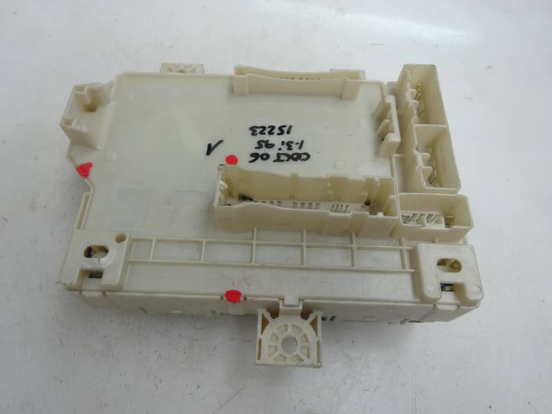 CAJA RELES FUSIBLES MITSUBISHI COLT BERLINA 5 2006 1.3 (95 CV)