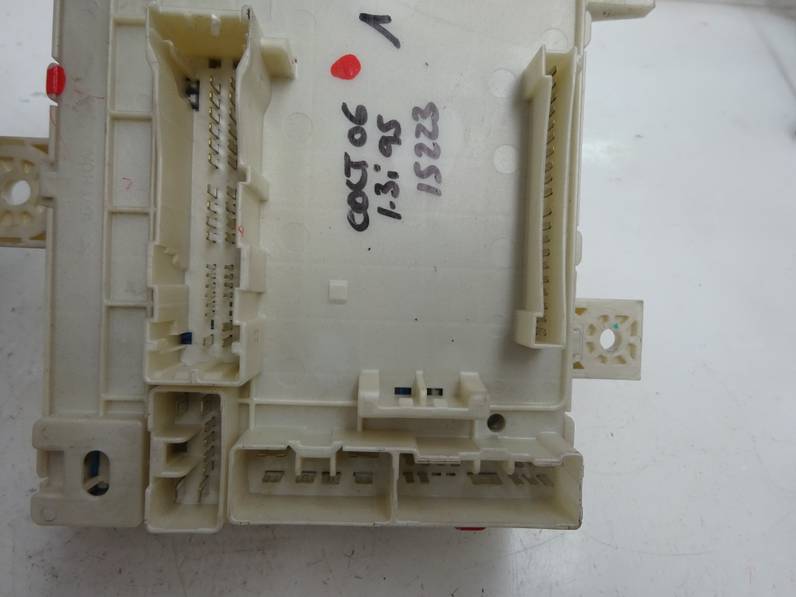 CAJA RELES FUSIBLES MITSUBISHI COLT BERLINA 5 2006 1.3 (95 CV)