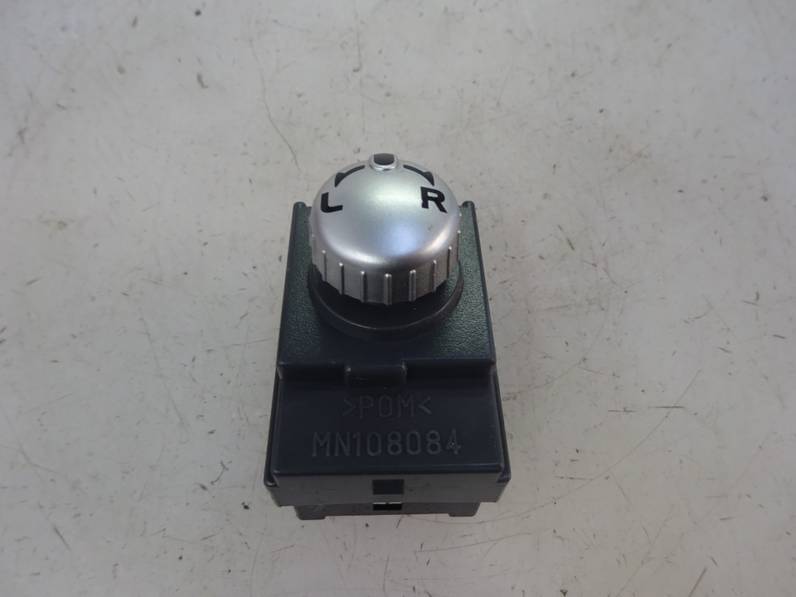 MANDO RETROVISOR MITSUBISHI COLT BERLINA 5 2006 1.3 (95 CV)