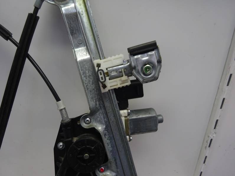 ELEVALUNAS DELANTERO DERECHO MITSUBISHI COLT BERLINA 5 2006 1.3 (95 CV)