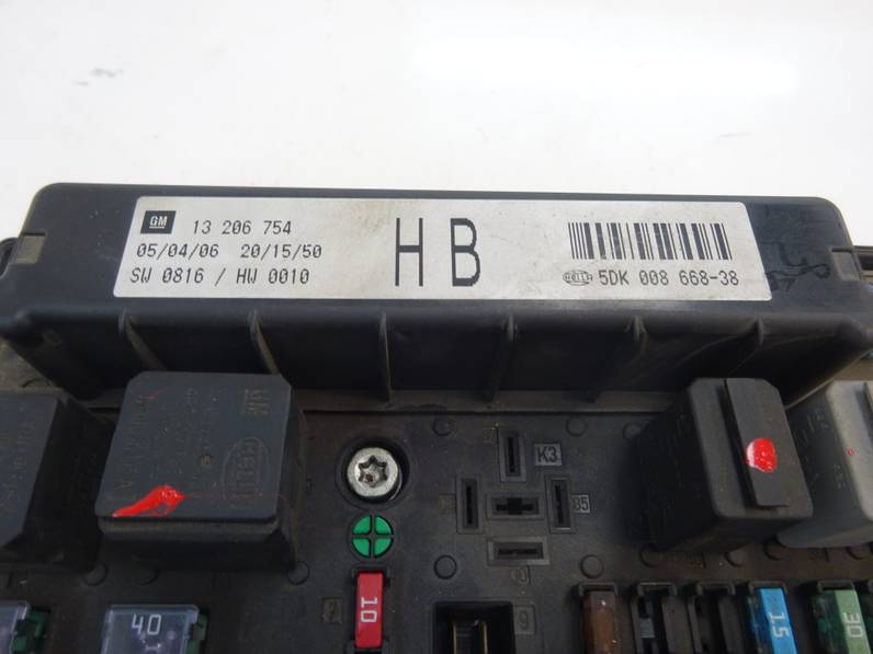 CAJA RELES FUSIBLES OPEL ASTRA H BER 2006 1.7 16V CDTI (101 CV)