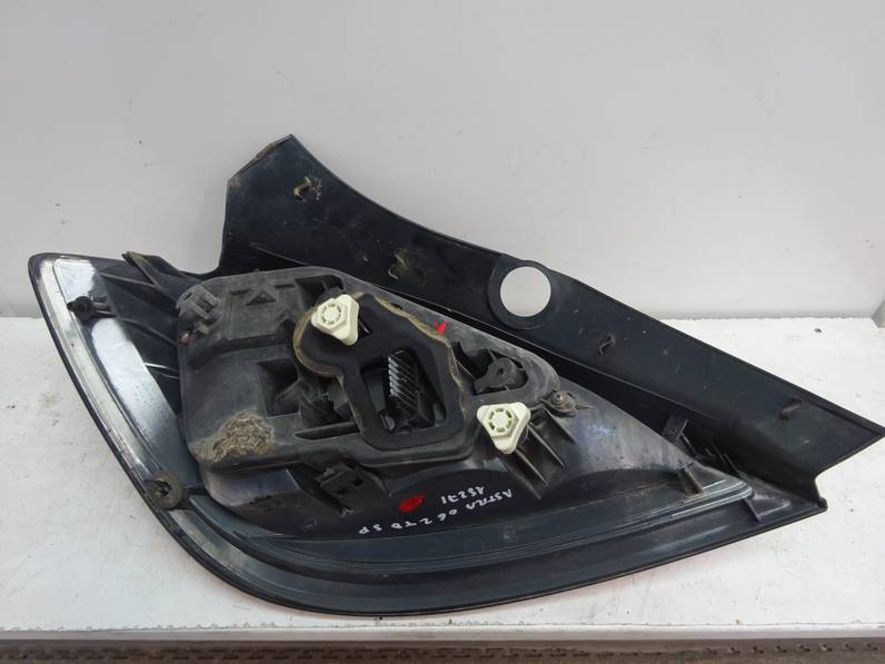PILOTO TRASERO DERECHO OPEL ASTRA H BER 2006 1.7 16V CDTI (101 CV)