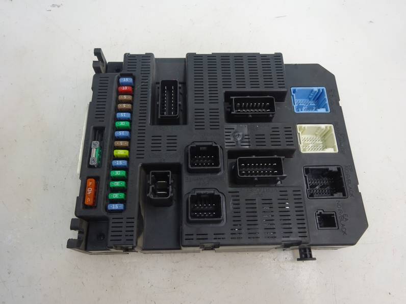 CAJA RELES FUSIBLES PEUGEOT 207 2006 1.4 HDI (68 CV)