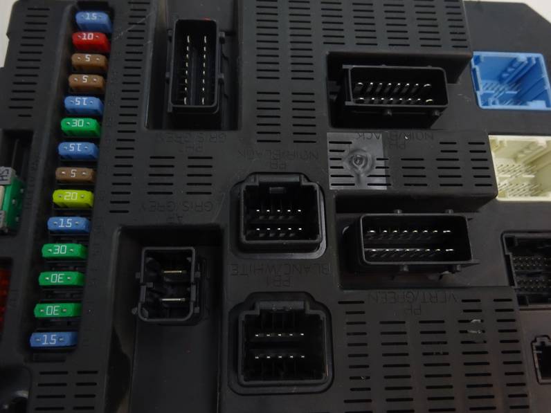CAJA RELES FUSIBLES PEUGEOT 207 2006 1.4 HDI (68 CV)