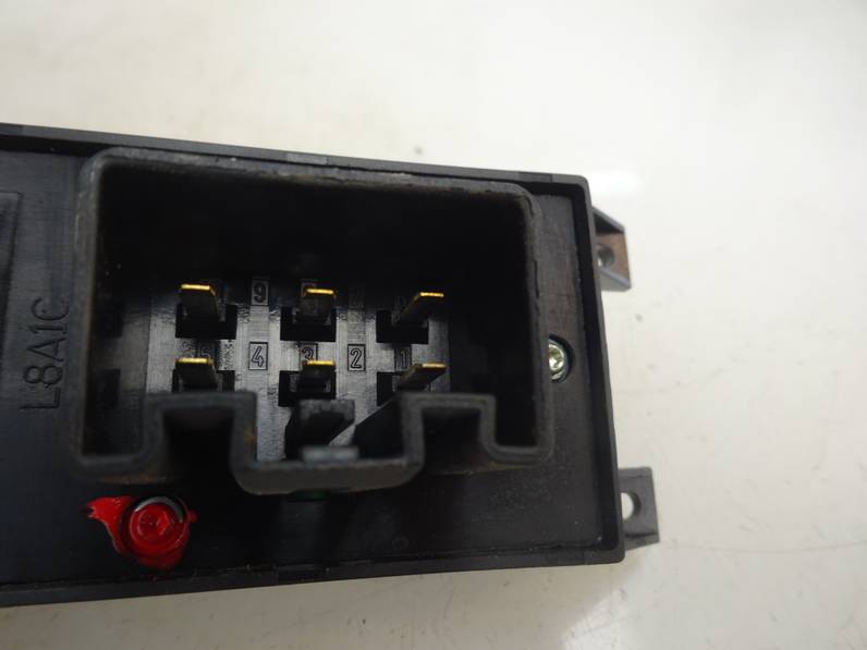 MANDO ELEVALUNAS DELANTERO IZQUIERDO FORD FOCUS LIM 2010 1.6 TDCI (95 CV)