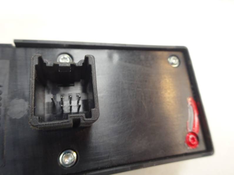 MANDO ELEVALUNAS DELANTERO IZQUIERDO FORD FOCUS LIM 2010 1.6 TDCI (95 CV)