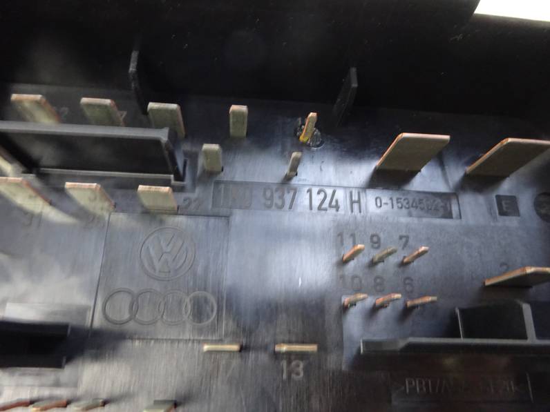 CAJA RELES FUSIBLES AUDI A3 2003 2.0 TDI (140 CV)