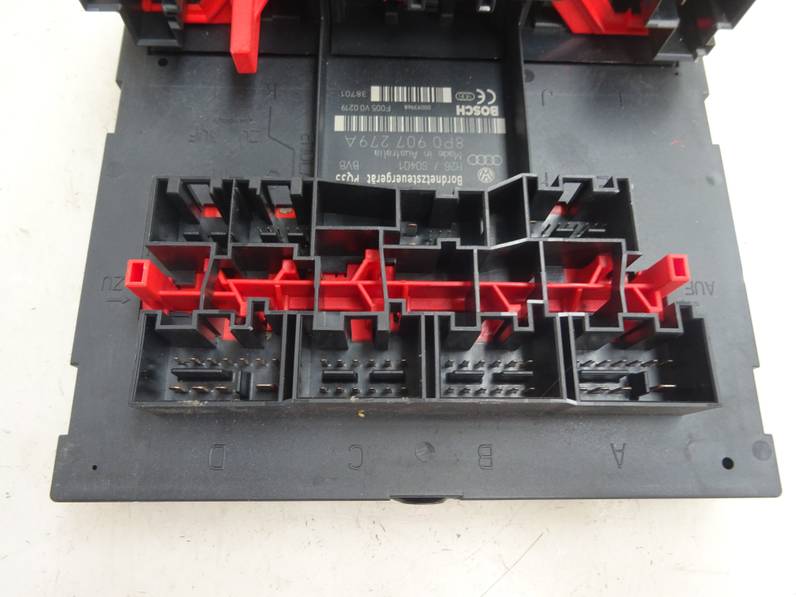 CAJA RELES FUSIBLES AUDI A3 2003 2.0 TDI (140 CV)