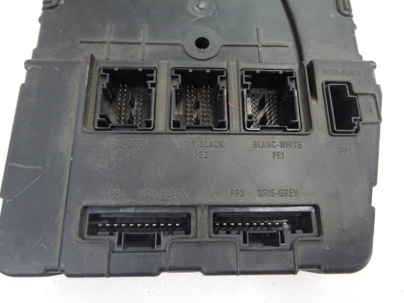 CAJA RELES FUSIBLES RENAULT MEGANE II CLASSIC BERLINA 2003 1.6 16V (112 CV)