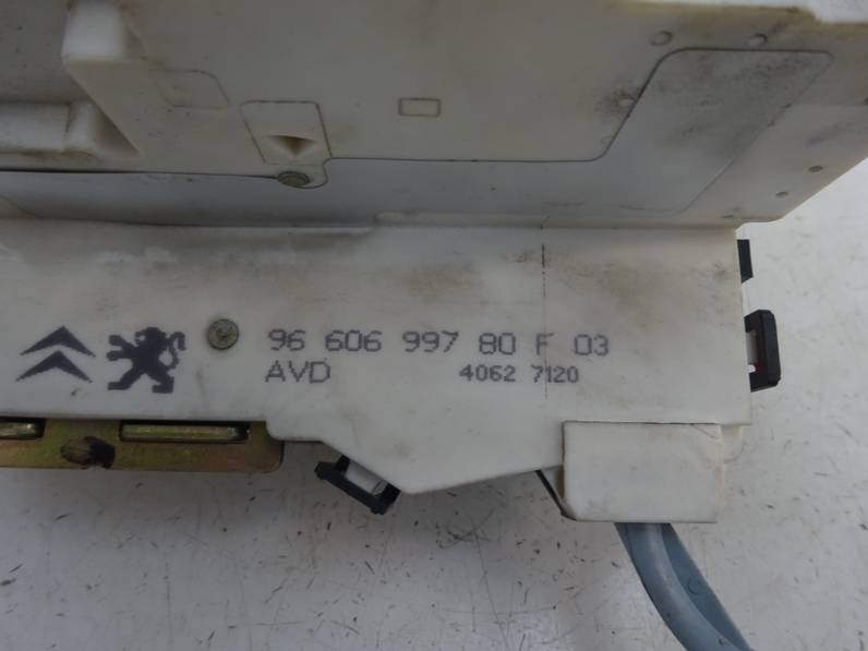 CERRADURA PUERTA DELANTERA DERECHA CITROEN C4 BERLINA 2006 1.6 16V HDI (90 CV)