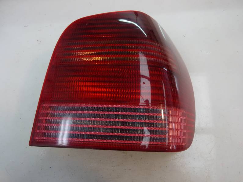 PILOTO TRASERO DERECHO VOLKSWAGEN POLO 2001 1.9 SDI (64 CV)