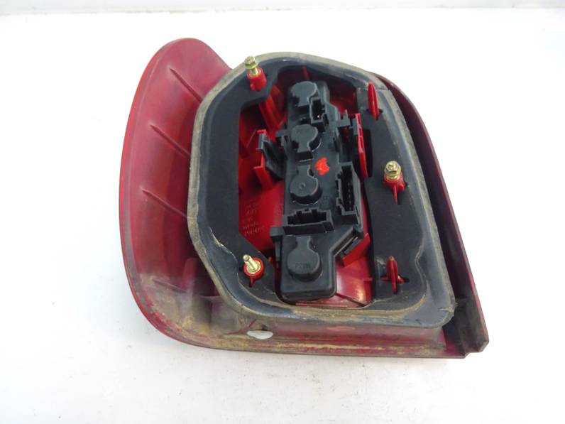 PILOTO TRASERO DERECHO VOLKSWAGEN POLO 2001 1.9 SDI (64 CV)