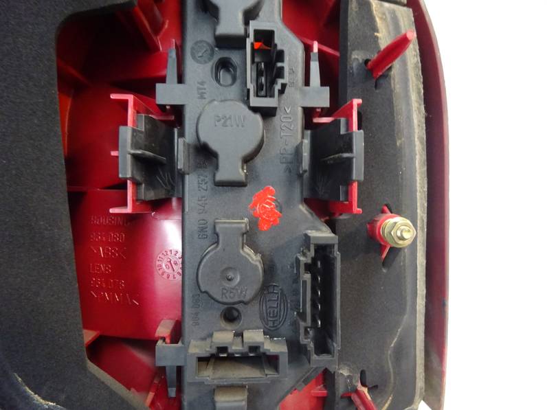 PILOTO TRASERO DERECHO VOLKSWAGEN POLO 2001 1.9 SDI (64 CV)