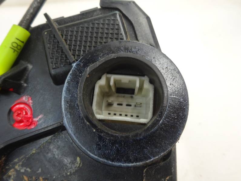 CERRADURA PUERTA DELANTERA DERECHA TOYOTA AVENSIS BERLINA 2005 2.2 D-4D (150 CV)