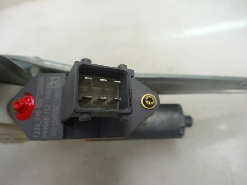 ELEVALUNAS TRASERO IZQUIERDO TOYOTA AVENSIS BERLINA 2005 2.2 D-4D (150 CV)