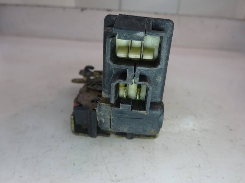 CERRADURA PUERTA DELANTERA DERECHA PEUGEOT 205 BERLINA 1996 1769 (60 CV)