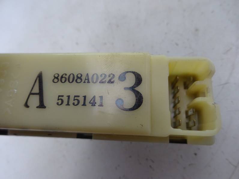 MANDO ELEVALUNAS DELANTERO DERECHO MITSUBISHI GRANDIS 2006 2.0 DI-D (136 CV)