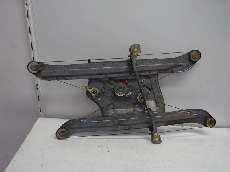 ELEVALUNAS DELANTERO IZQUIERDO MITSUBISHI GRANDIS 2006 2.0 DI-D (136 CV)