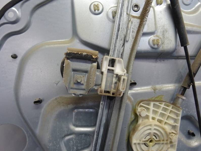 ELEVALUNAS DELANTERO IZQUIERDO KIA CARENS 2007 2.0 CRDI (140 CV)