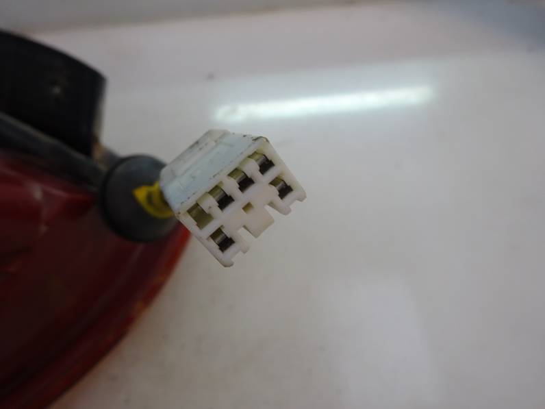 PILOTO TRASERO IZQUIERDO HYUNDAI ACCENT 2003 1.5 CRDI (82 CV)