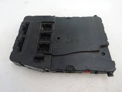 CAJA RELES FUSIBLES RENAULT MEGANE II BERLINA 5P 2004 1.5 DCI D (82 CV)