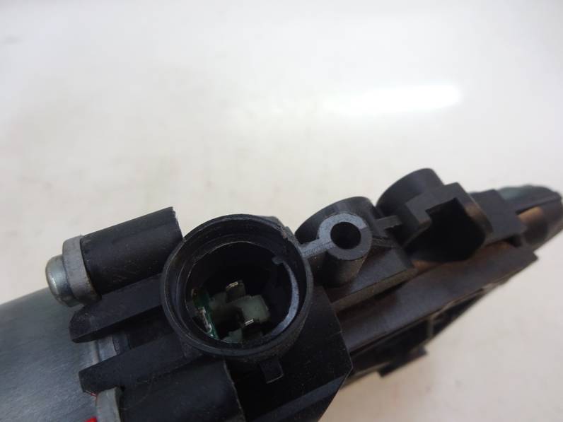 MOTOR ELEVALUNAS DELANTERO IZQUIERDO KIA CEE D 2010 1.4 (90 CV)