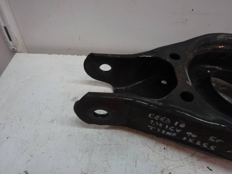 BRAZO SUSPENSION INFERIOR TRASERO IZQUIERDO KIA CEE D 2010 1.4 (90 CV)