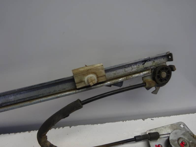 ELEVALUNAS DELANTERO IZQUIERDO CITROEN SAXO 2001 1.5 D (57 CV)