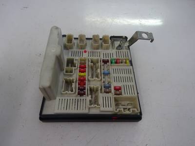 CAJA RELES FUSIBLES RENAULT MEGANE II COUPE CABRIO 2006 1.9 DCI D (131 CV)