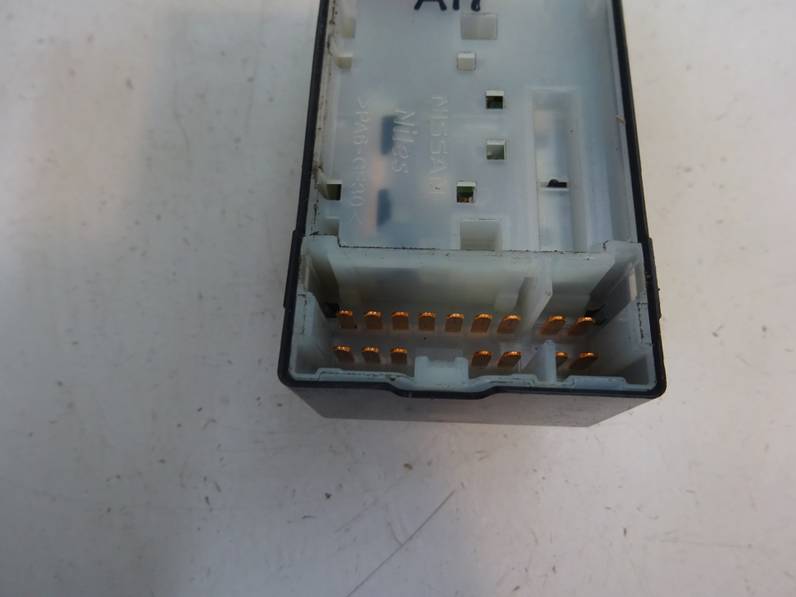 MANDO ELEVALUNAS DELANTERO IZQUIERDO NISSAN MICRA 2012 1.2 (98 CV)