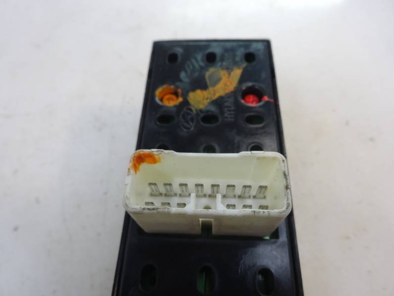 MANDO ELEVALUNAS DELANTERO IZQUIERDO HYUNDAI GETZ 2007 1.5 CRDI (88 CV)