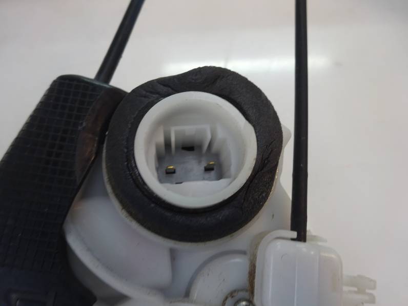 CERRADURA PUERTA TRASERA IZQUIERDA TOYOTA YARIS 2016 1.0 (69 CV)