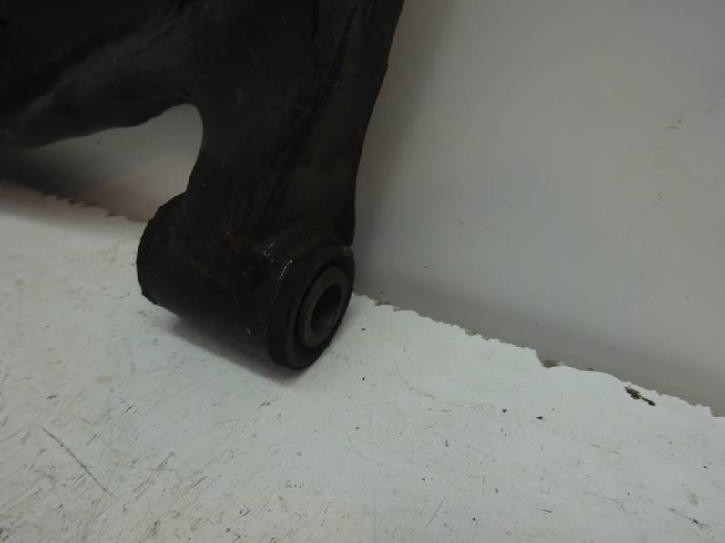 BRAZO SUSPENSION INFERIOR DELANTERO IZQUIERDO TOYOTA YARIS 2016 1.0 (69 CV)