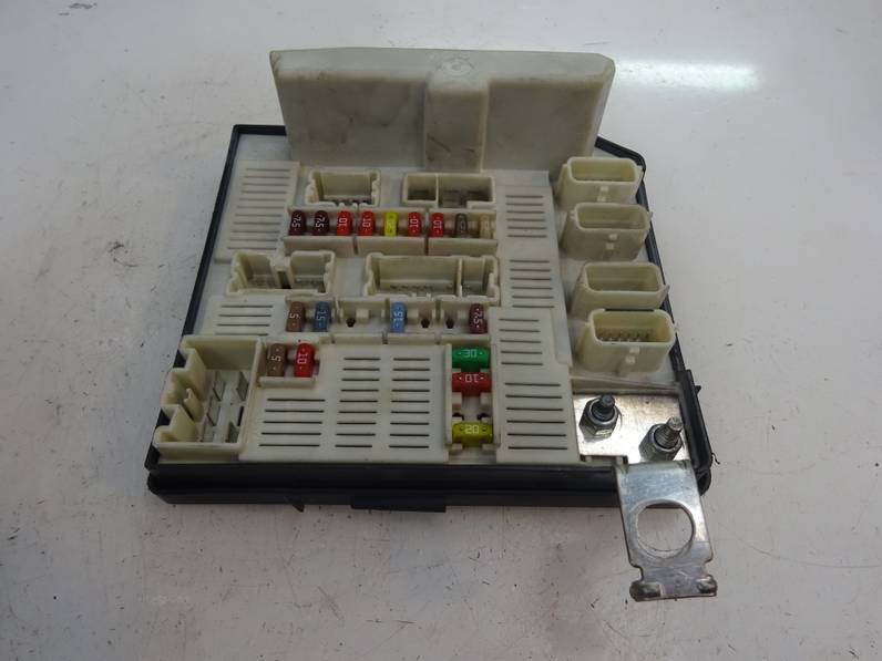 CAJA RELES FUSIBLES RENAULT MEGANE II CLASSIC BERLINA 2007 1.9 DCI D (131 CV)