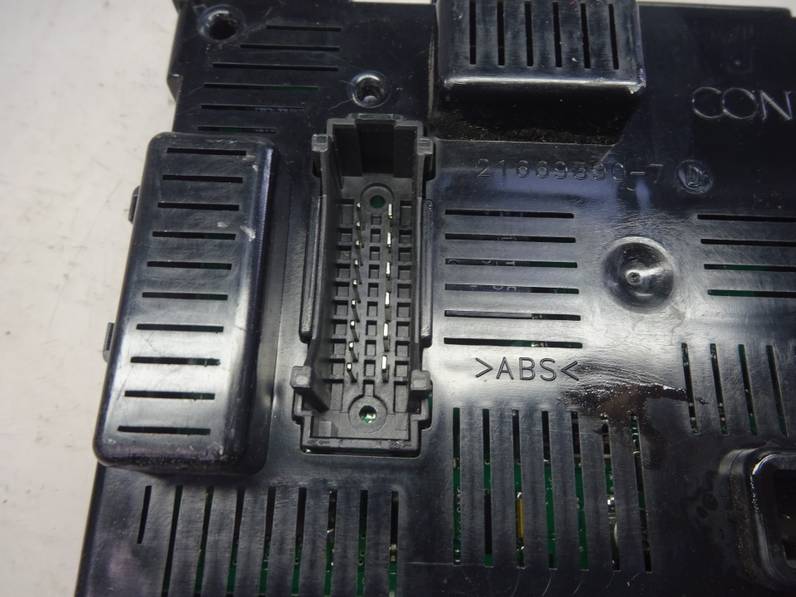 CAJA RELES FUSIBLES RENAULT CLIO III 2012 1.6 16V (112 CV)