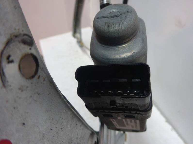 ELEVALUNAS DELANTERO IZQUIERDO RENAULT CLIO III 2012 1.6 16V (112 CV)