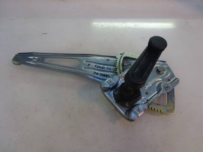 ELEVALUNAS TRASERO IZQUIERDO TOYOTA YARIS 2006 1.3 (87 CV)