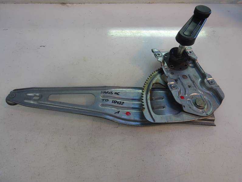ELEVALUNAS TRASERO DERECHO TOYOTA YARIS 2006 1.3 (87 CV)