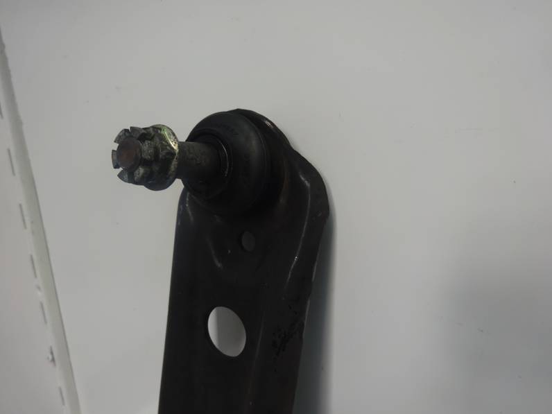 BRAZO SUSPENSION INFERIOR DELANTERO DERECHO TOYOTA YARIS 2006 1.3 (87 CV)