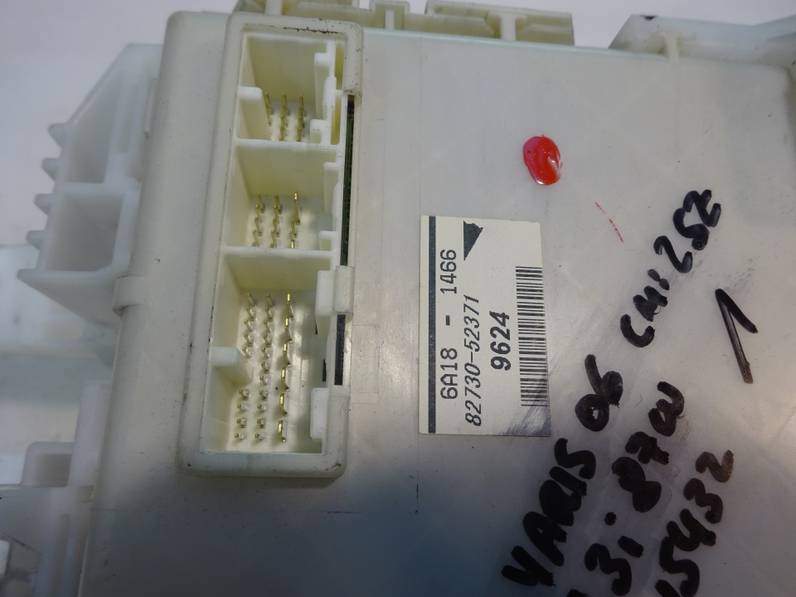 CAJA RELES FUSIBLES TOYOTA YARIS 2006 1.3 (87 CV)