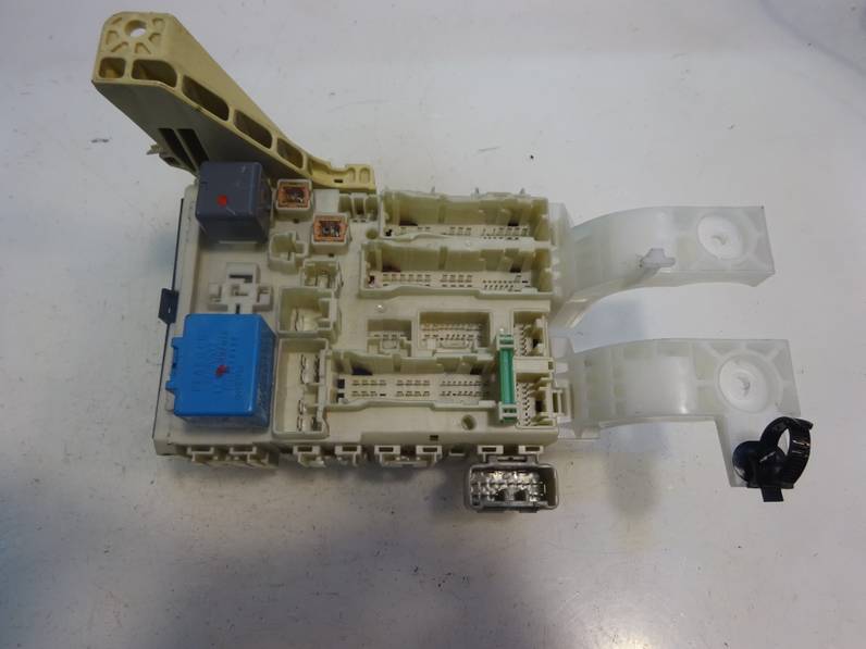 CAJA RELES FUSIBLES TOYOTA YARIS 2006 1.3 (87 CV)