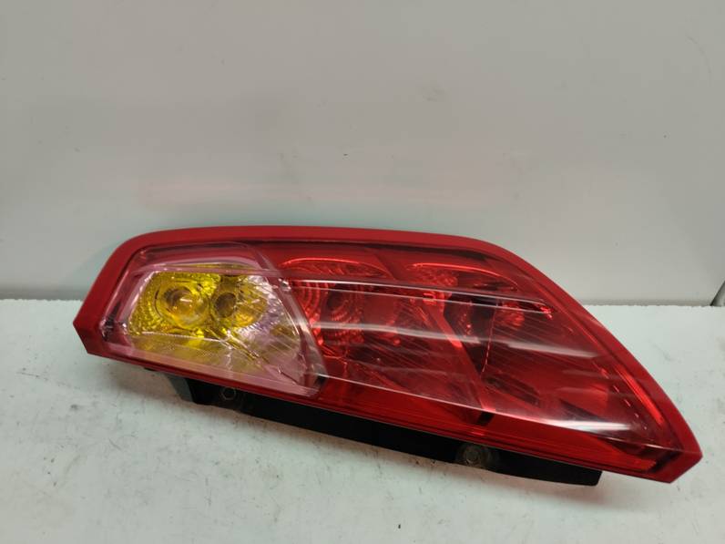 PILOTO TRASERO DERECHO FIAT PUNTO BERLINA 2007 1.4 (95 CV)