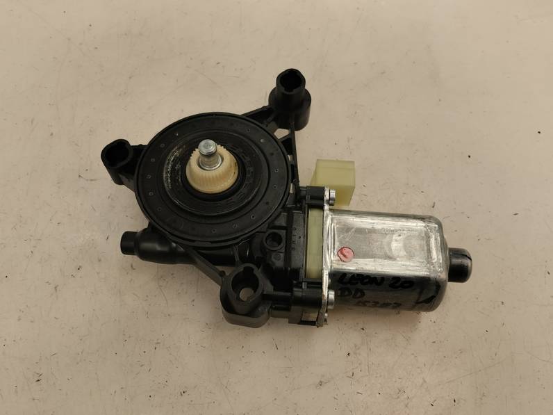 MOTOR ELEVALUNAS DELANTERO DERECHO SEAT LEON 2020 1.5 16V TSI ACT (131 CV)