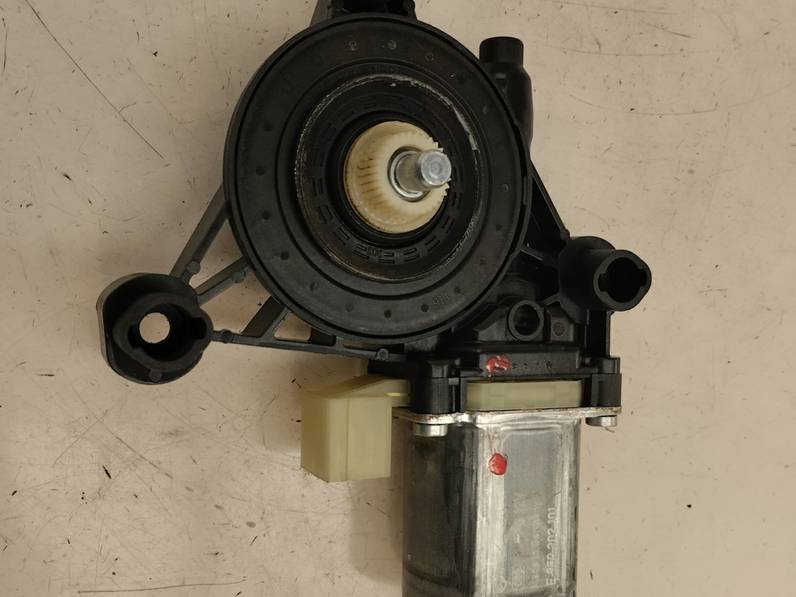 MOTOR ELEVALUNAS DELANTERO IZQUIERDO SEAT LEON 2020 1.5 16V TSI ACT (131 CV)