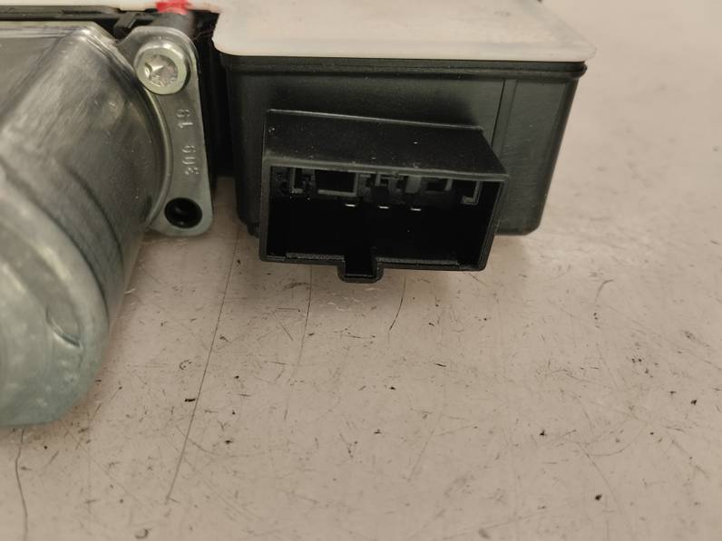 MOTOR ELEVALUNAS TRASERO DERECHO SEAT LEON 2020 1.5 16V TSI ACT (131 CV)