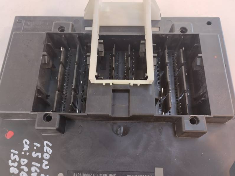 CAJA RELES FUSIBLES SEAT LEON 2020 1.5 16V TSI ACT (131 CV)