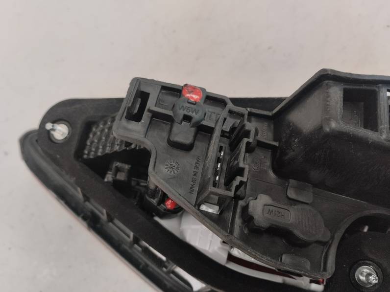 PILOTO TRASERO IZQUIERDO SEAT LEON 2020 1.5 16V TSI ACT (131 CV)