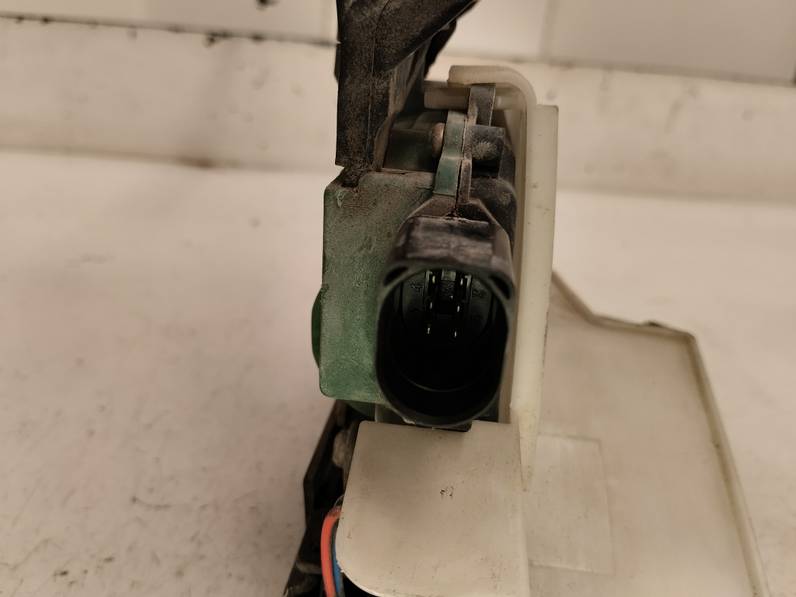 CERRADURA PUERTA TRASERA IZQUIERDA VOLKSWAGEN PASSAT BERLINA 2004 1.9 TDI (131 CV)