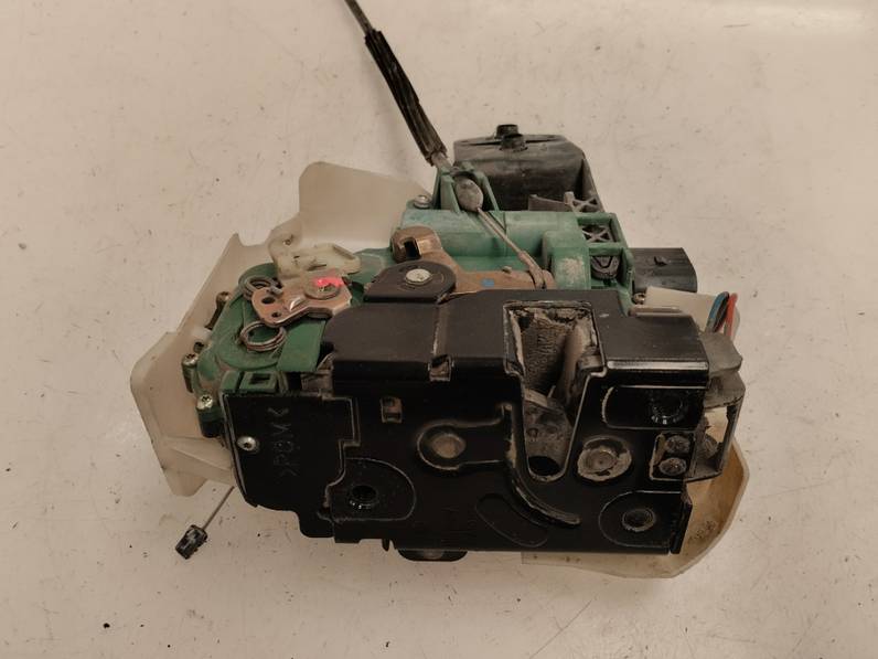 CERRADURA PUERTA DELANTERA IZQUIERDA VOLKSWAGEN PASSAT BERLINA 2004 1.9 TDI (131 CV)