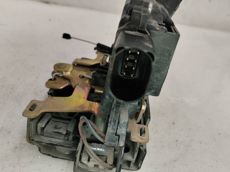 CERRADURA PUERTA DELANTERA DERECHA VOLKSWAGEN PASSAT BERLINA 2004 1.9 TDI (131 CV)